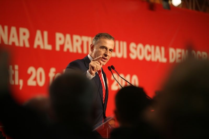 Mircea Geoană către USL: Lupta pe funcţii dă prost la populaţie