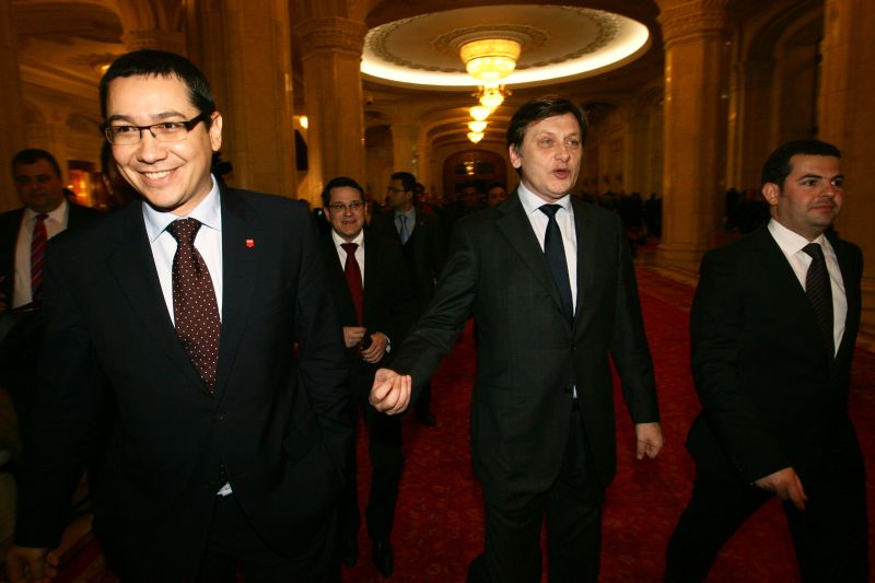 Ponta şi Antonescu trimit PC la grupa mică. Plus: Glumiţele lui Ponta despre Diaconescu şi Geoană