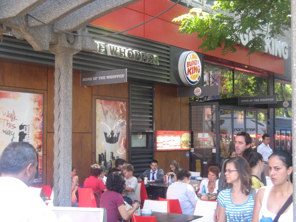 Prima zi de şcoală s-a încheiat la fast-food