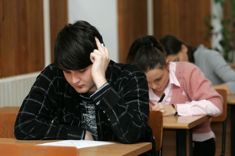 Sesiune de coşmar la BAC. VEZI SUBIECTELE & SOLUŢIILE