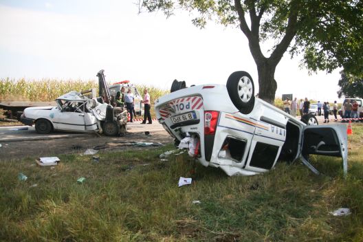 Şofer la 17 ani, limită de viteză de 30km/h, parapeţi pentru motociclişti. Vor reduce acestea numărul accidentelor?