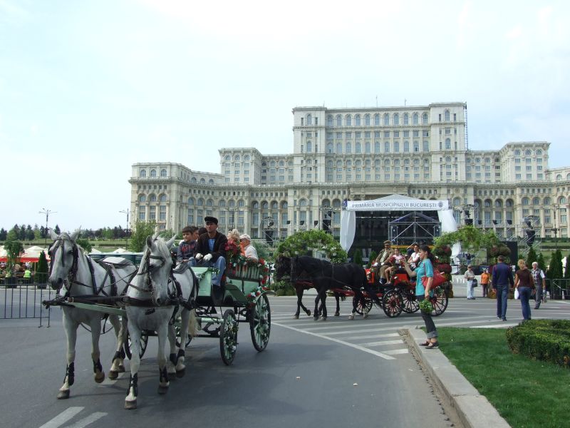 ZILELE BUCUREŞTIULUI. Programul evenimentelor. Petreceri gratis pentru un bătrân de 552 de ani