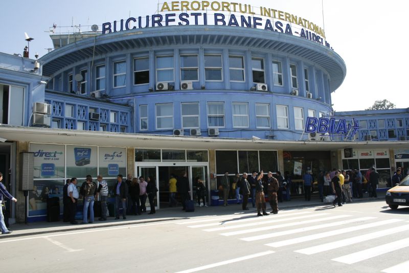 Aeroportul Băneasa se închide pe timpul nopţii. Zeci de curse, reprogramate