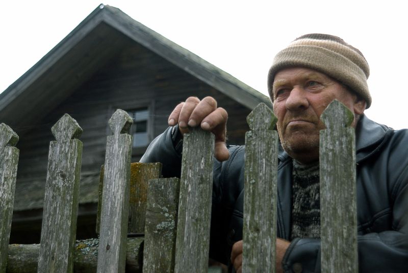 Bătrâni pentru muncă, dar prea tineri pentru pensie