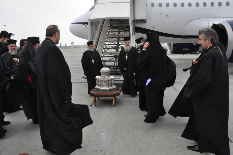 Capul Sfântului Andrei a fost adus la Bucureşti