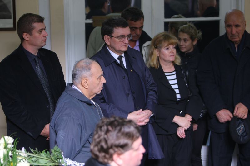 Ciorbea, criticat de Antonescu: Ruşinos! Decorat dimineaţa de Regele Mihai, fugit seara cu căciula în mână la Băsescu