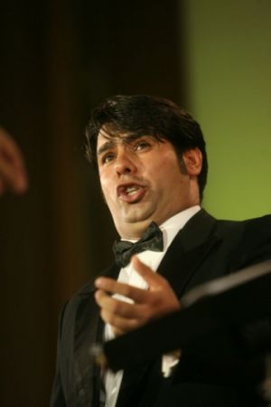 Costel Busuioc, fără noroc: "Pavarotti din Carpaţi", bătut într-o spălătorie pentru că a cerut bon fiscal. Artistul şi-a anulat din concerte