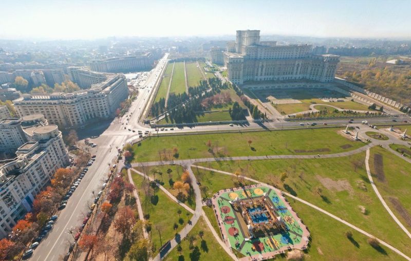 Cum se văd Casa Poporului şi râul Dâmboviţa de la înălţime | FOTO