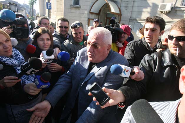 Dragomir a făcut o criză de nervi la DNA! "Lua-v-ar dracu' de ziarişti! Vreţi sânge!" | VIDEO