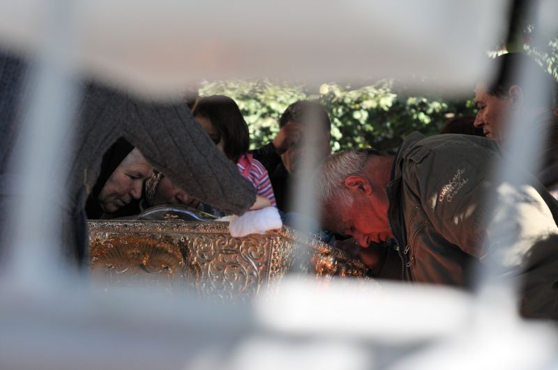 Drumul până la Sfânta Parascheva: cei mai lungi doi kilometri din viaţă