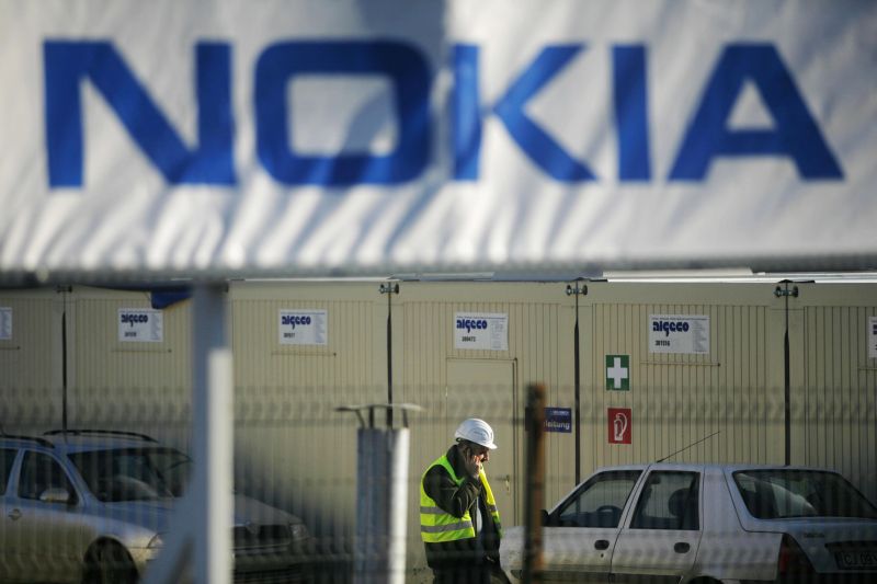 Fonduri europene pentru muncitorii concediaţi de la Nokia