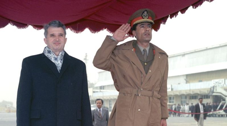 Gaddafi vâna în România păzit de virgine ucigaşe