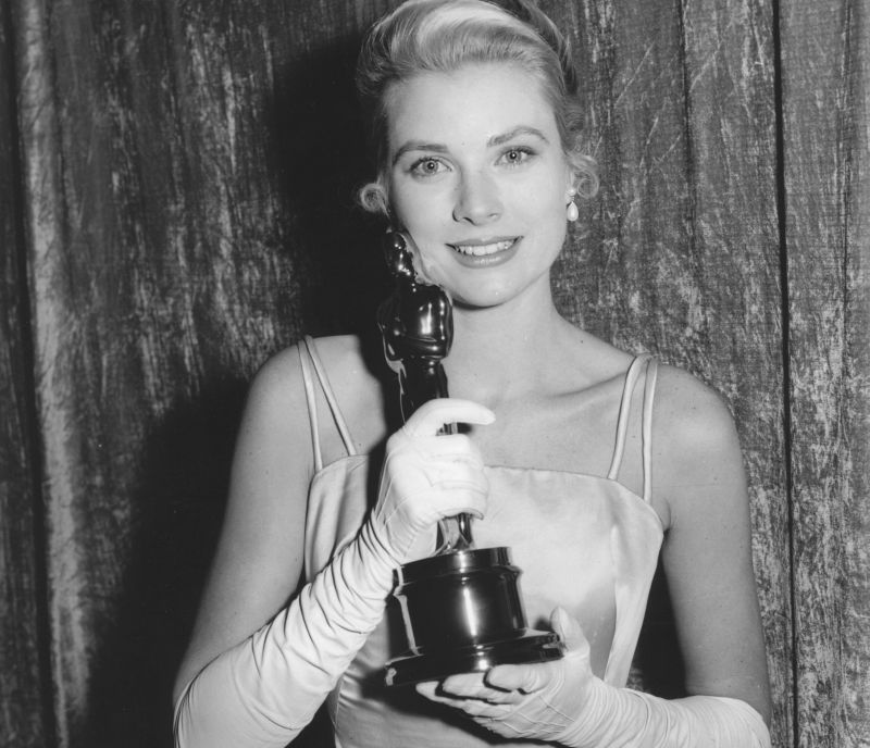 Grace Kelly încaieră actriţele