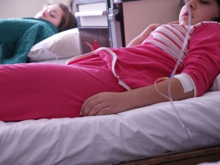 O englezoaică a primit 100.000 de lire de la stat pretinzând că are un copil bolnav de cancer
