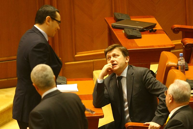 Ponta şi Antonescu ameninţă PDL cu dosare. Ponta promite că-l va vizita pe Flutur la Rahova