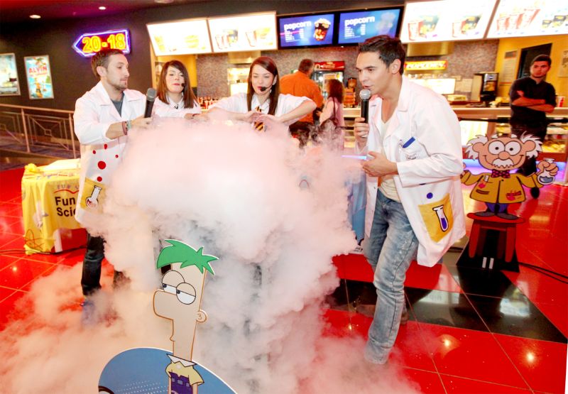 Răzvan şi Dani se ţin de experimente