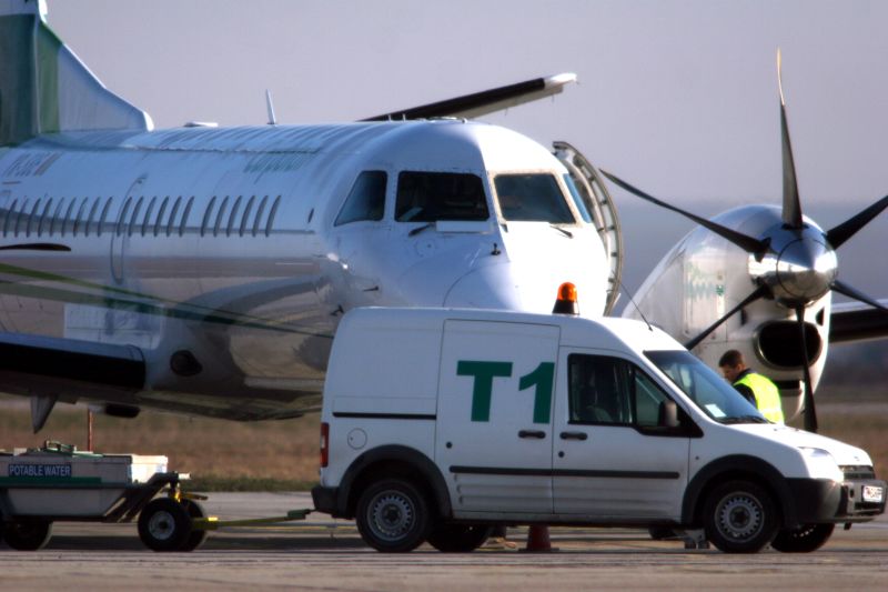 Scandal de pomină pe Aeroportul Cluj: Carpatair îşi anulează toate cursele