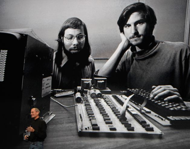 Steve Jobs a murit. Gadgeturile sale continuă să facă istorie| VIDEO
