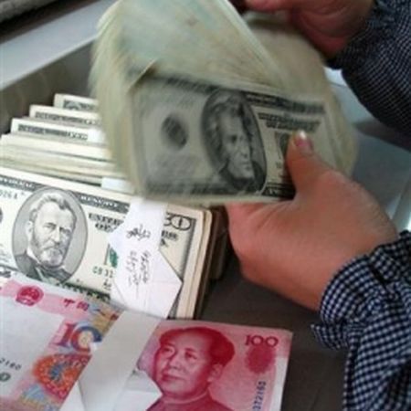 SUA şi China, în pragul unui război comercial. Americanii au pus gând rău yuanului