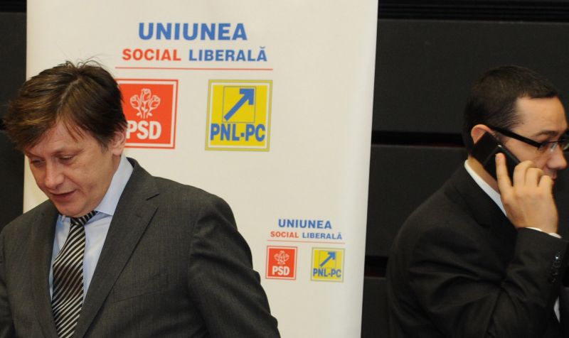 ANALIZA EVZ. O întrebare tulbură opoziţia: cine va trăda primul, Antonescu sau Ponta? Cum comentezi ultima criză din USL?