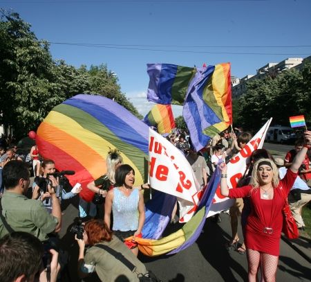 Bărbaţii care fac sex cu alţi bărbaţi, principalii "transmiţători" ai HIV în Europa