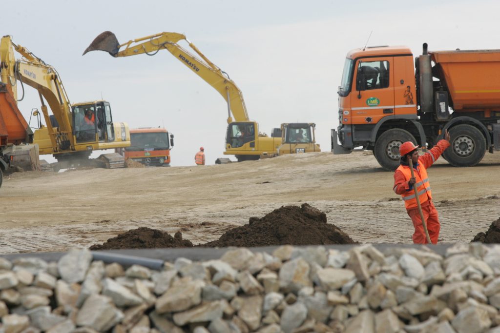 Boc a decis ce miniştri vor avea fonduri mai puţine. Sănătatea şi transporturile vor primi mai mulţi bani