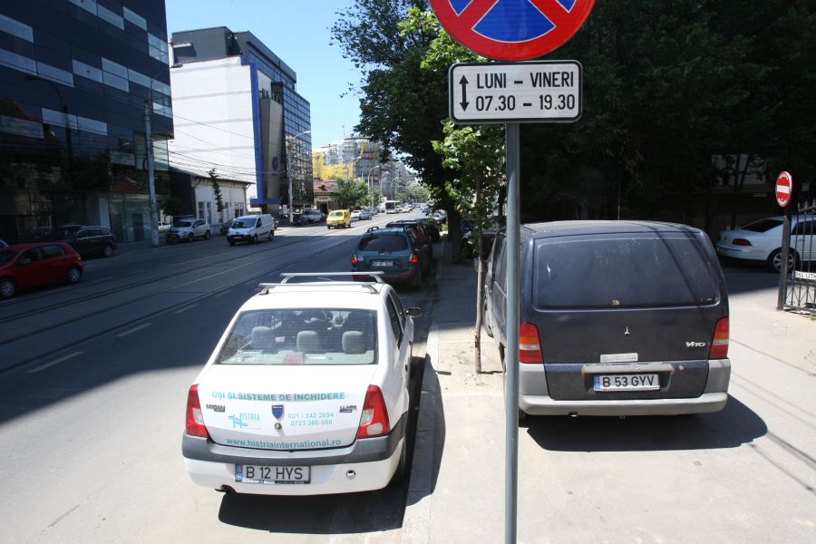 Bucureştenii pot plătit parcarea prin SMS
