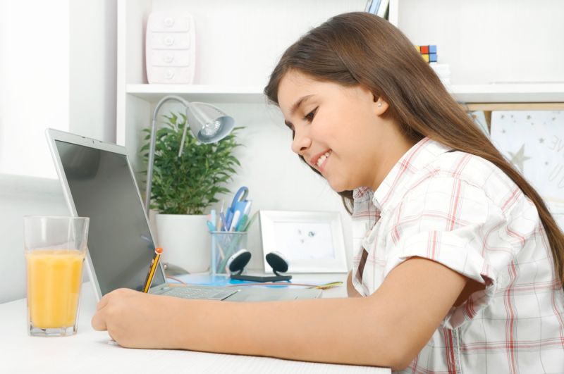 Consumul creşte în trend cu economia: Laptopurile se vând ca pâinea caldă!