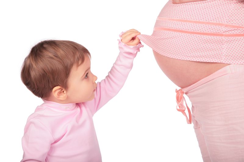 Cum şi când să-i vorbeşti copilului despre sex: "Mai bine cu un an înainte decât cu un minut mai târziu"