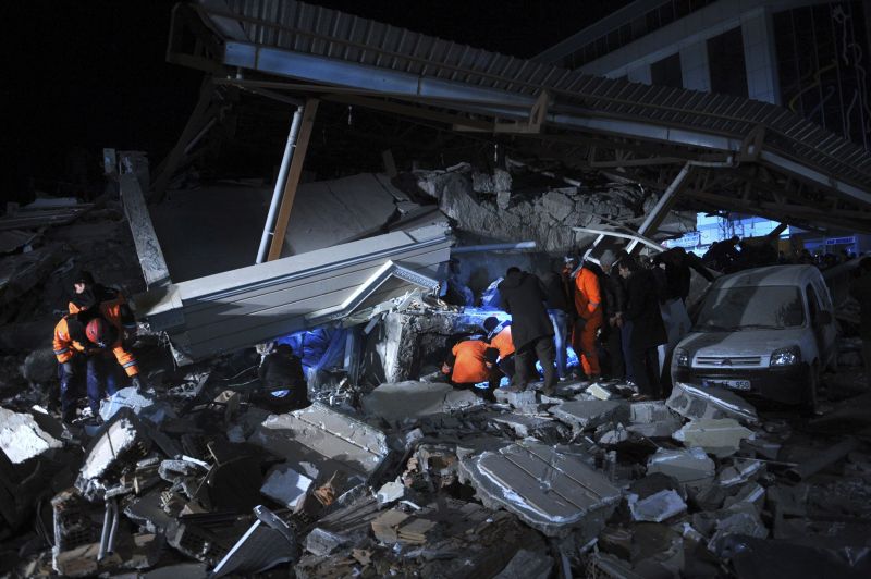 Cutremur In Turcia 10 Morţi Si 100 De Oameni Sub Dăramături