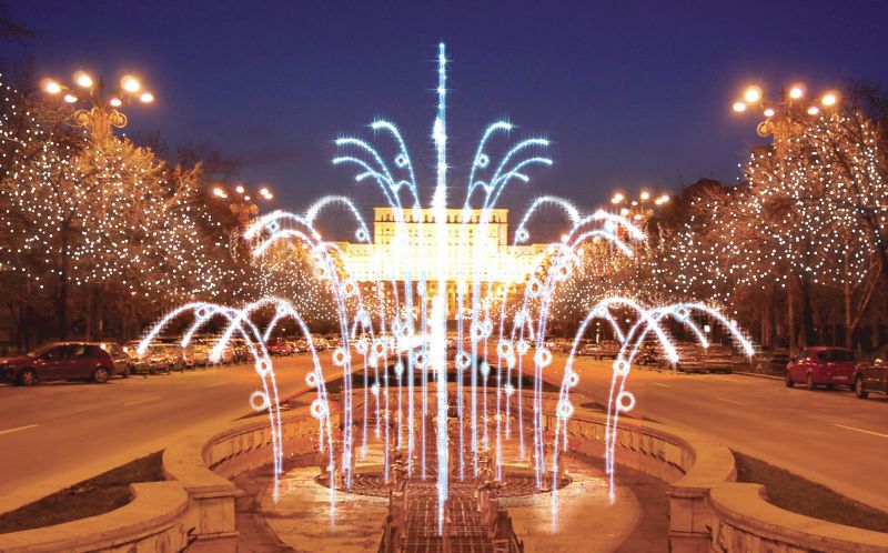 De Sărbători, 2,5 milioane de beculeţe vor lumina Bucureştiul. Mai multe clădiri vor fi împodobite cu holograme