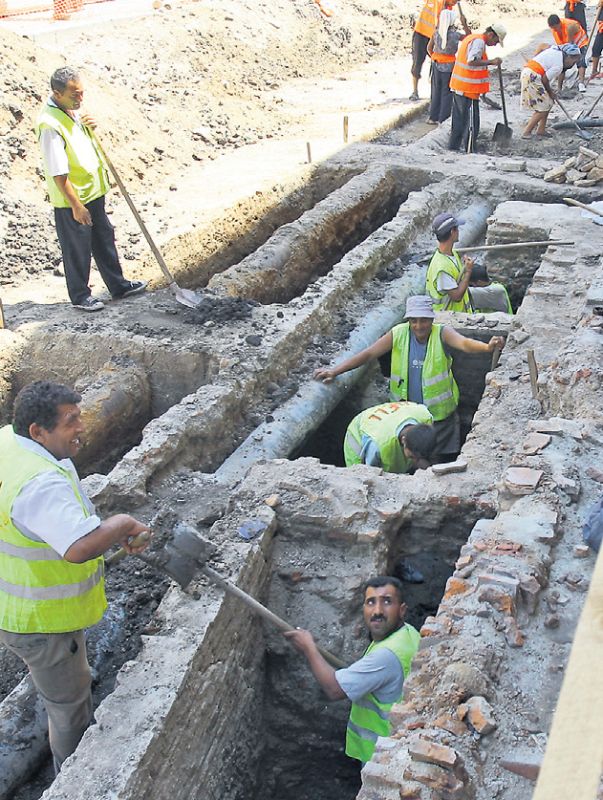 DEZBATERE EVZ ŞI CAPITAL: Avem istorie, dar degeaba. Mii de monumente zac sub moloz şi noroi