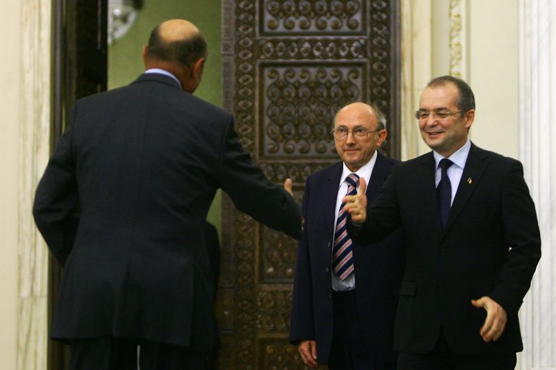 Emil Boc va negocia cu fiecare ministru ce bani îi va lua. Guvernul pregăteşte o rectificare bugetară negativă