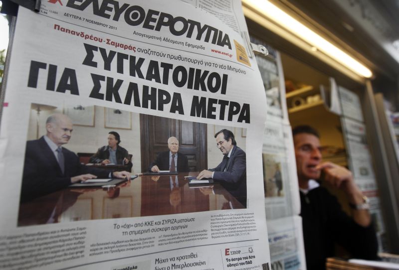 Grecii caută un premier pentru uniune naţională