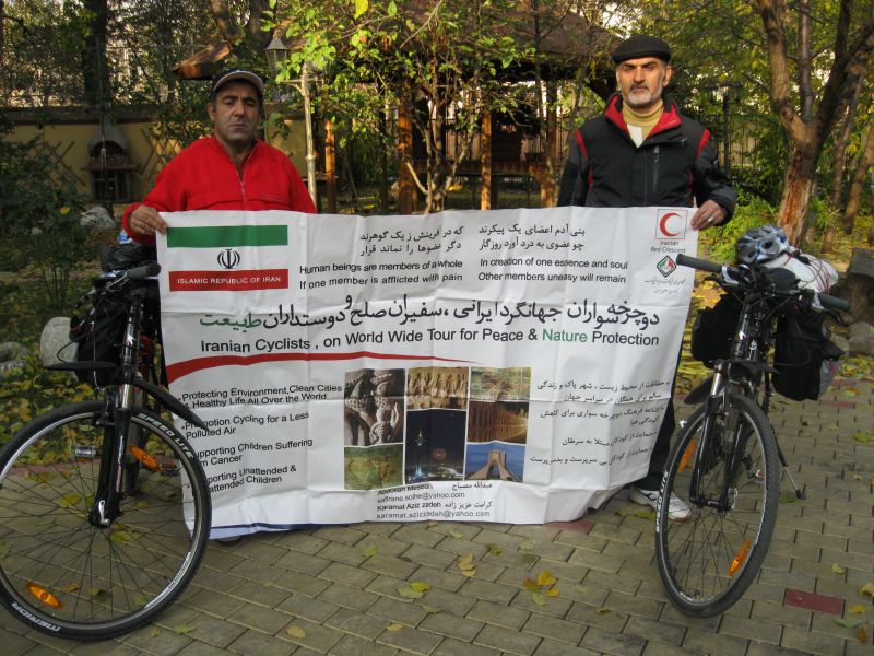 Înconjoară lumea pe biciclete, în numele Profetului