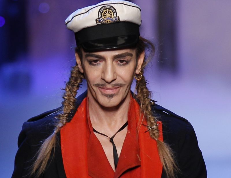 Înţelegerea dintre Dior şi Marc Jacobs a picat. John Galliano este de neînlocuit