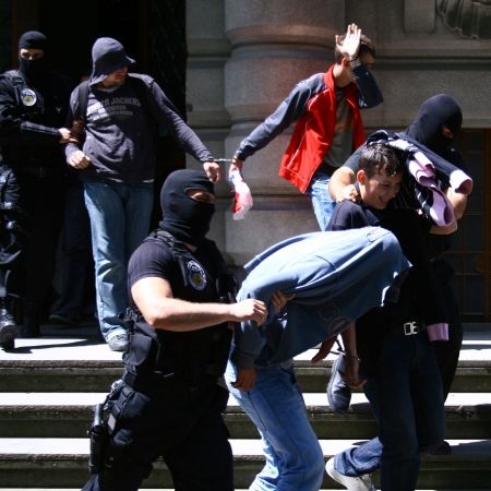 Interlop penal, inofensiv sau pierde-vară cu aere de şmecher. Tu ce ai în cartier?