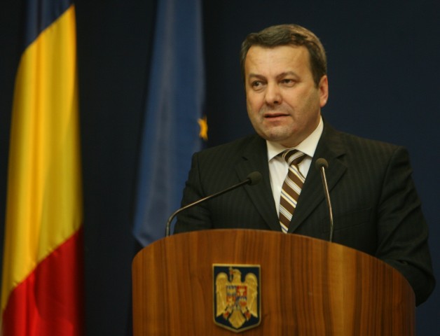 Ministrul finanţelor, Gheorghe Ialomiţianu, spune cine şi câţi bani va primi în bugetul pe 2012