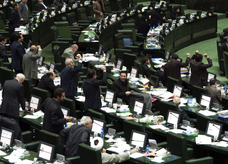 Parlamentarii iranieni strigă "Moarte Marii Britanii", după sancţiunile impuse de Londra