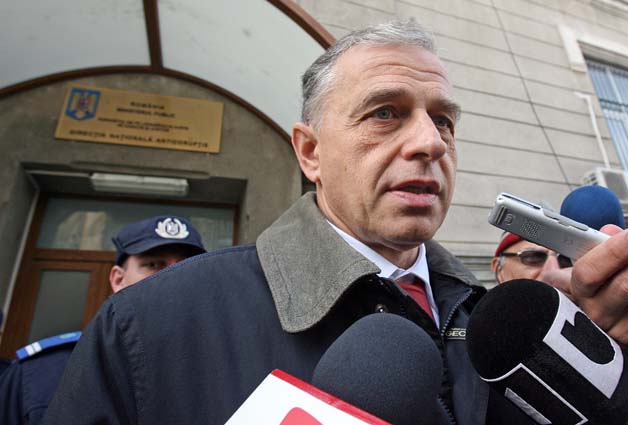 Primarii doljeni ai PSD: îl excludeţi pe Geoană, ne excludeţi şi pe noi. Judecată, duminică la comisie. PSD Botoşani: "Nu este corect ce se întâmplă". JURNAL DE FRONT ÎN PSD, PE EVZ.RO