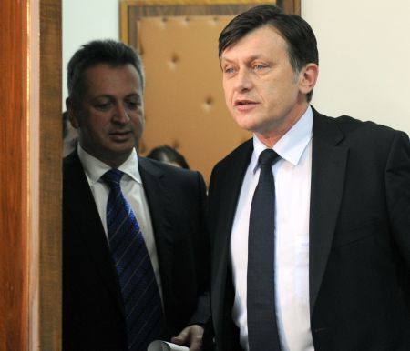Relu Fenechiu a păsuit PNL pentru datoriile de campanie ale lui Crin Antonescu: cei 900.000 de euro, reeşalonaţi pe doi ani