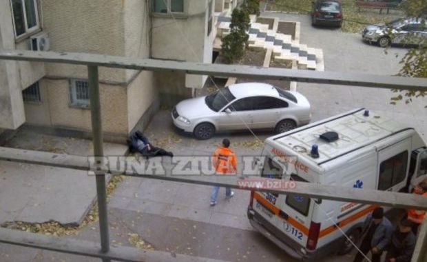 SCANDALOS: Un bărbat a murit ca un câine în curtea unui spital din Iaşi