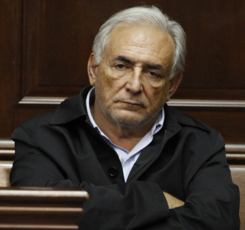 SMS-uri compromiţătoare pentru Strauss-Kahn într-un scandal de proxenetism