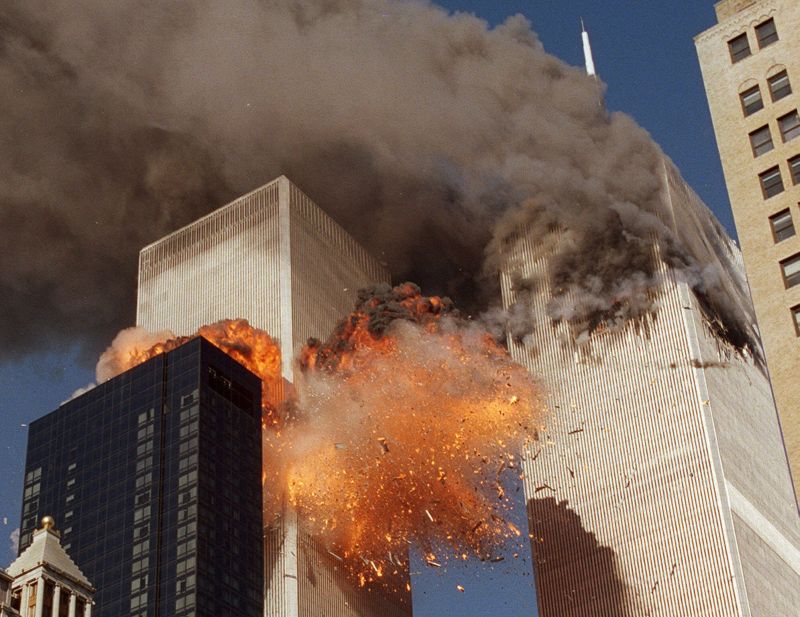 Teoriile conspiraţiei în cazul 11 septembrie, demontate. Imagini noi cu prăbuşirea unei clădiri a World Trade Center