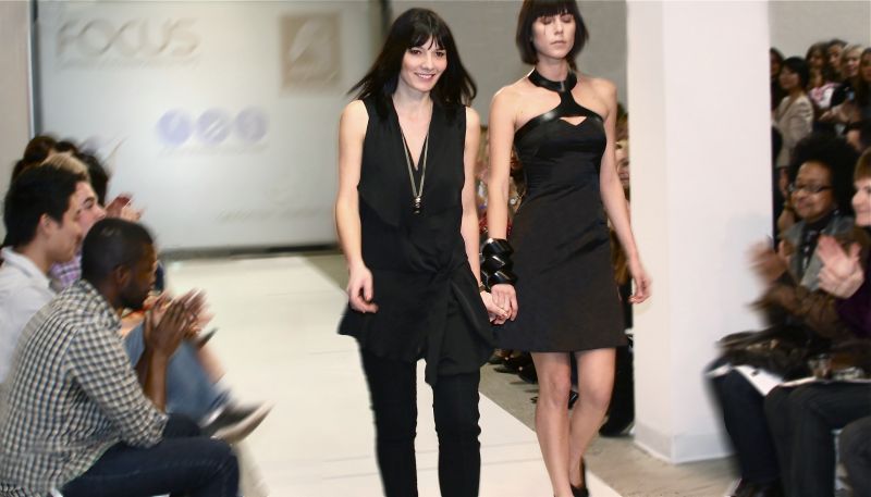 Uniformele comuniste şi Dacia fac moda de peste Ocean