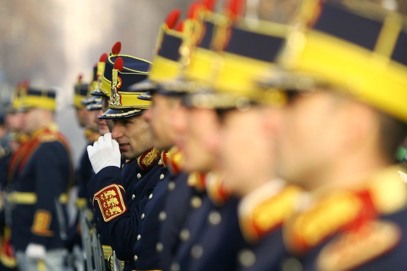 1 DECEMBRIE, ZIUA NAŢIONALĂ. Parade militare, fasole cu ciolan, lacrimi şi băi de mulţime | FOTO & VIDEO