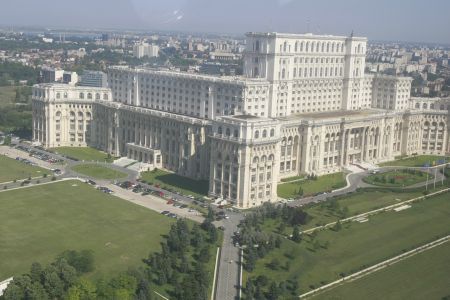 Apelul oamenilor de afaceri pentru o Românie mai puternică. Economia, la firul ierbii