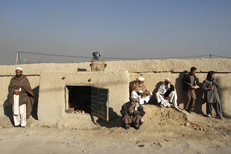 Atac sinucigaş cu bombă, la o moschee din Kabul: 58 de morţi, 150 de răniţi