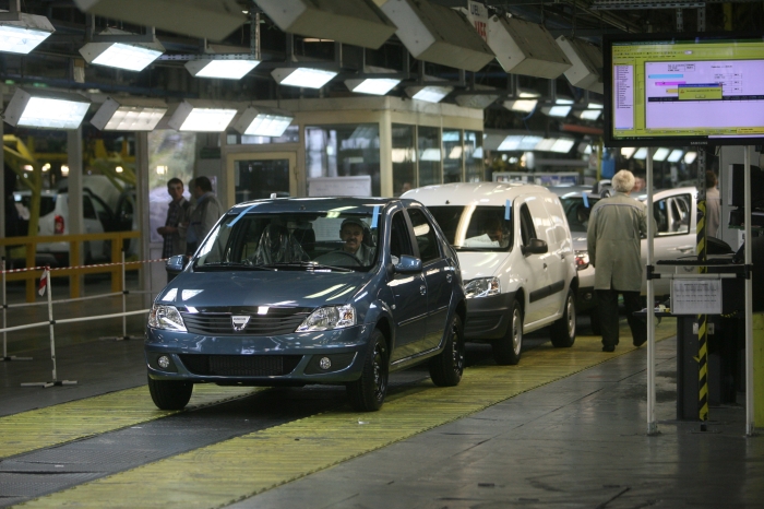 Băsescu: Investiţia Renault în România este stabilă. O relocare în Maroc este exclusă