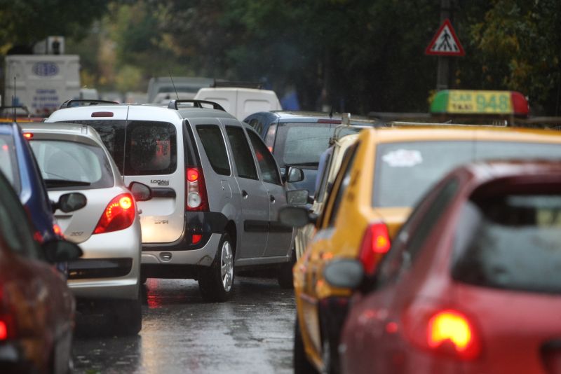 "Cadou" nefericit de Crăciun: opt maşini tamponate
